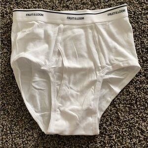 Men’s fruit of the loom briefs size medium white
